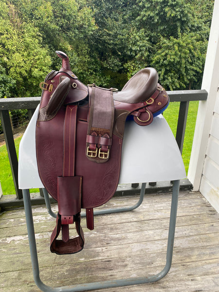 Flair Stock Saddle With Horn